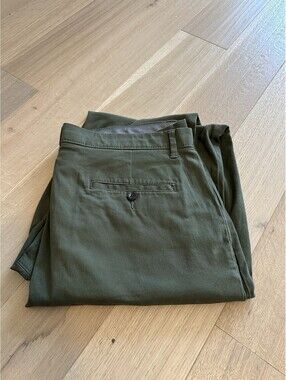 Amazon Essentials Men’s Khaki Pant Set Size 36x32 Straight Green